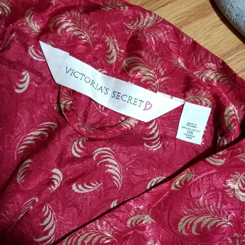 Victoria Secret robe‎ size is o/s